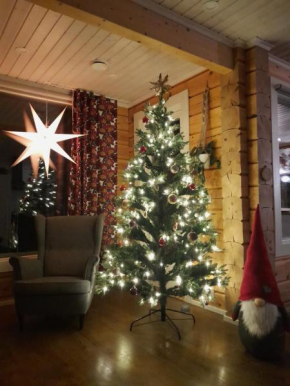 Christmas Log Cabin